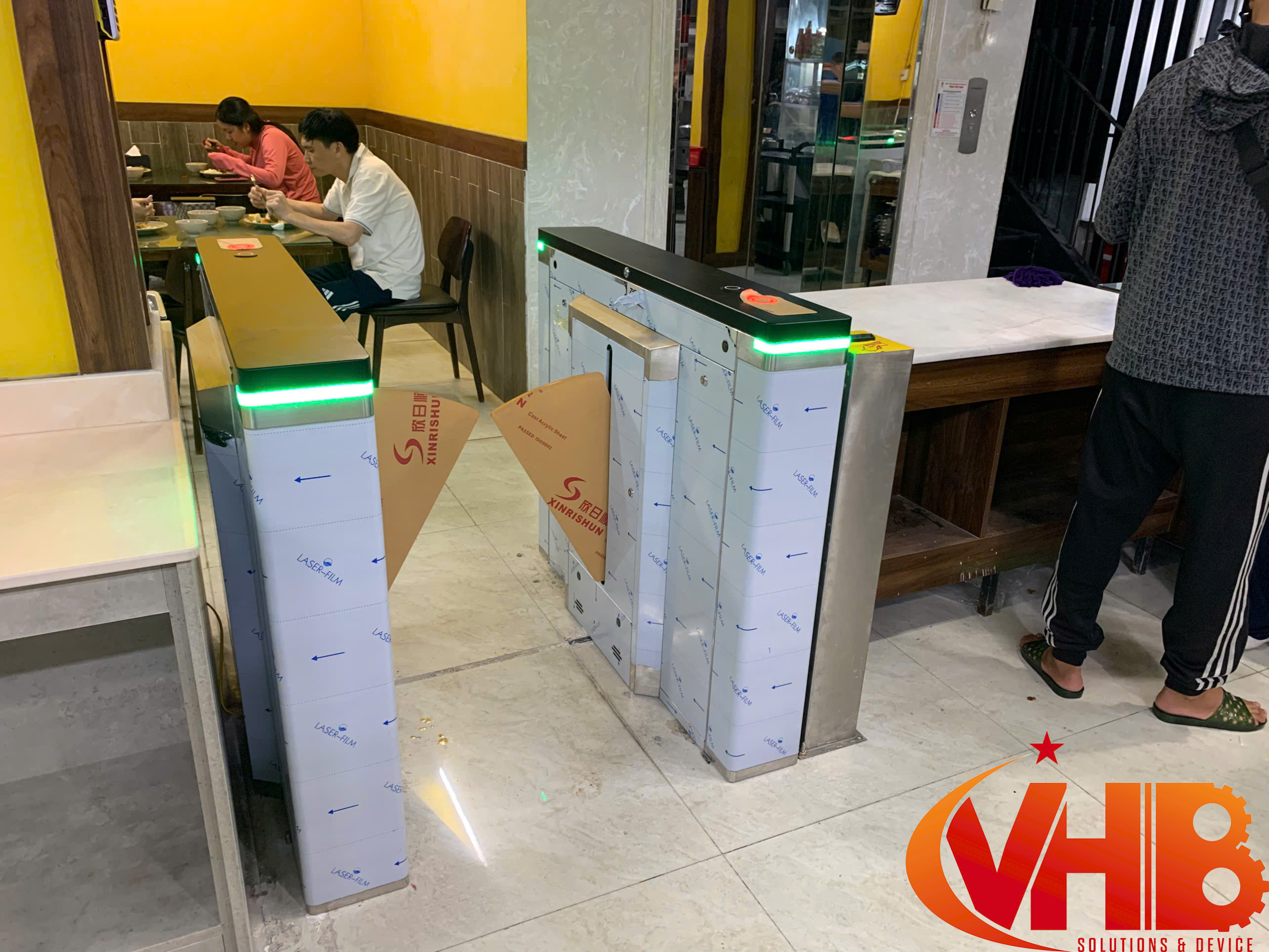 GIẢI PHÁP KIỂM SOÁT RA VÀO BẰNG THẺ CHO QUÁN ĂN 1 QUANCOMbalien scaled