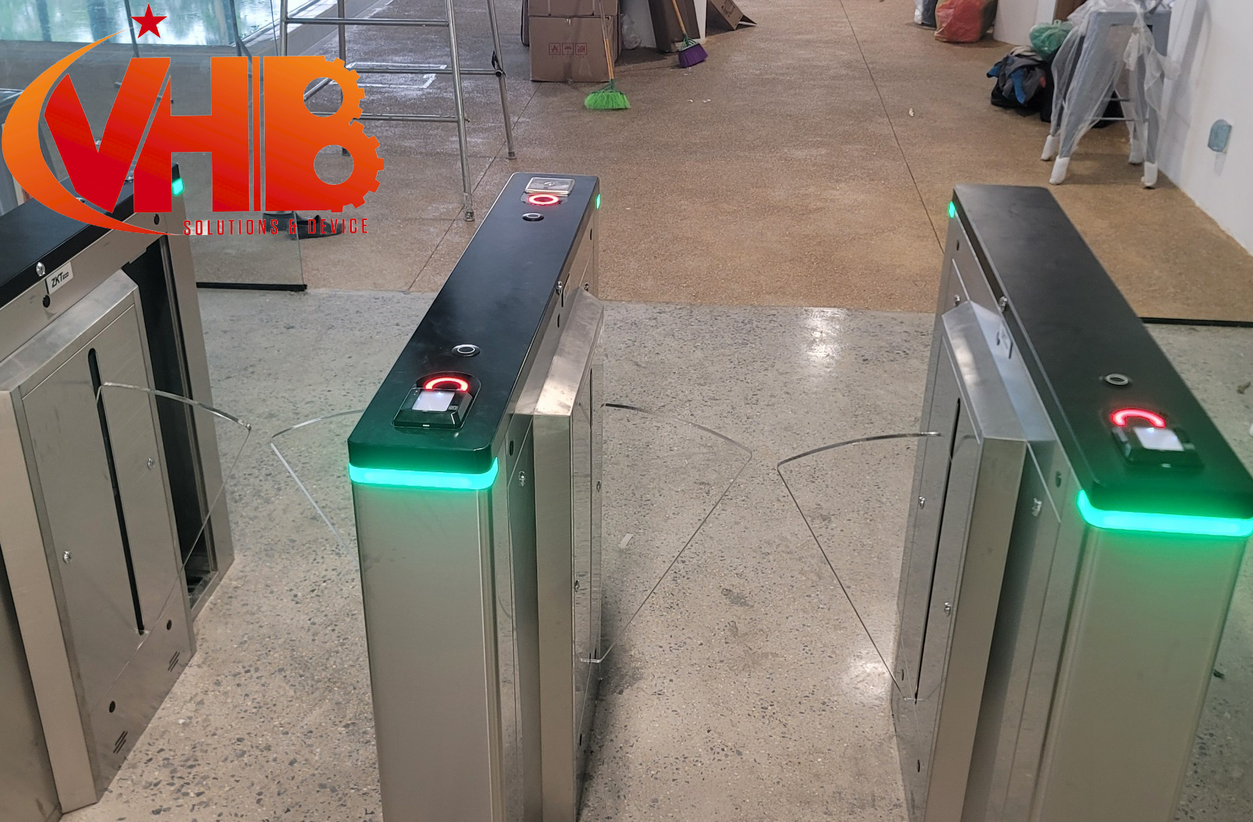 HỆ THỐNG KIỂM SOÁT RA VÀO BẰNG THẺ TỪ 1 beboitoNgocVan1