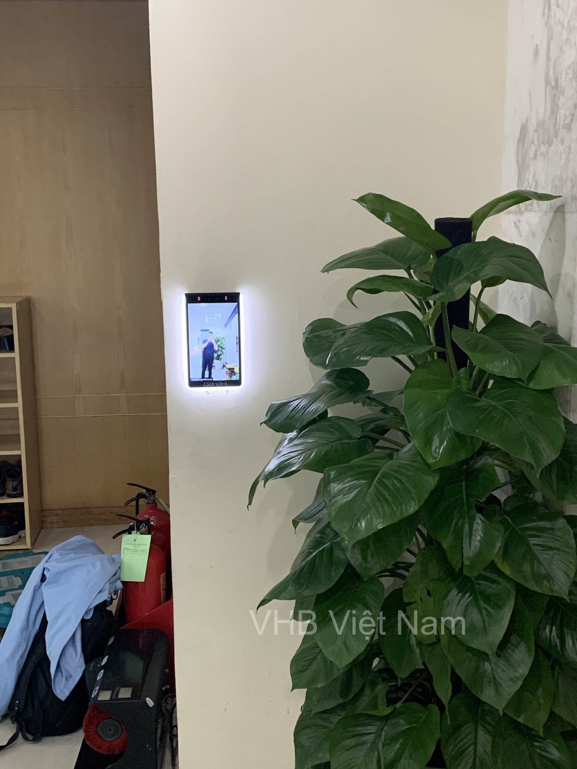 HỆ THỐNG KIỂM SOÁT RA VÀO BẰNG MÁY CHẤM CÔNG 1 z5263529828441 e8be715b4290580b8824d11a19fbddca